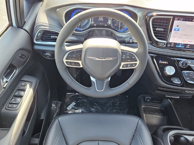 New 2025 Chrysler Pacifica Select FWD image 7