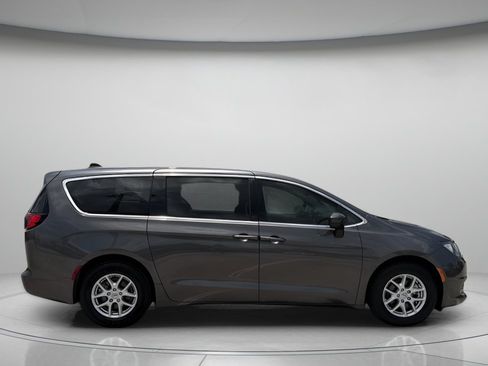 Used 2023 Chrysler Voyager LX FWD image 2