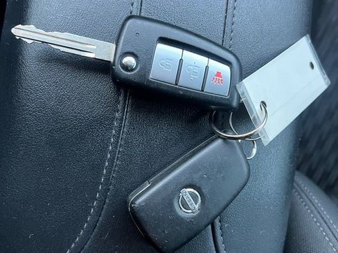 Used 2018 Nissan Rogue S FWD image 22