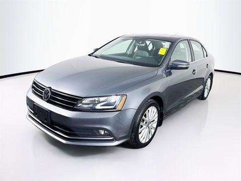 Used 2016 Volkswagen Jetta SEL w/ Lighting Package image 3