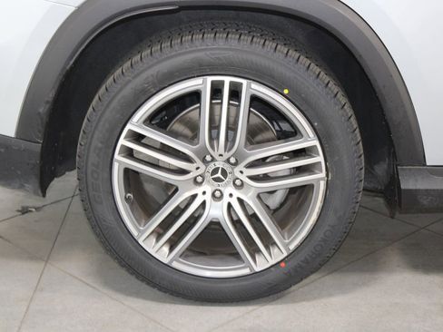 Used 2025 Mercedes-Benz GLS 450 4MATIC image 13