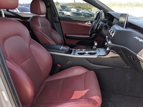 Used 2018 Kia Stinger GT1 RWD image 17