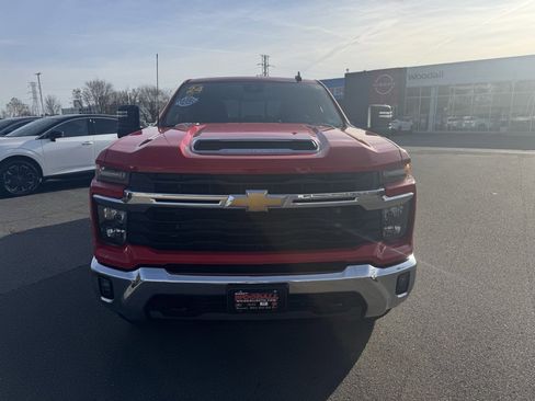 Used 2024 Chevrolet Silverado 2500 LT w/ Convenience Package image 2