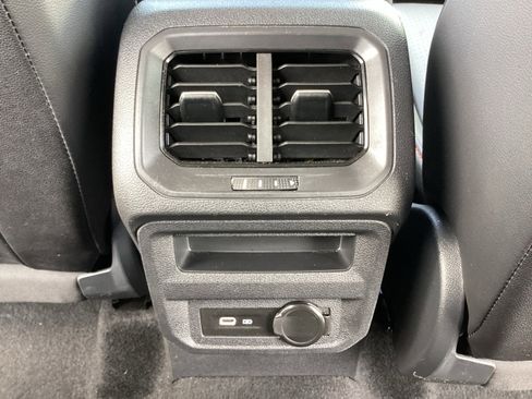 Used 2024 Volkswagen Tiguan SE AWD/4WD image 29