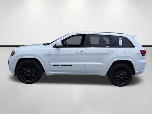 Used 2017 Jeep Grand Cherokee Altitude AWD/4WD image 7