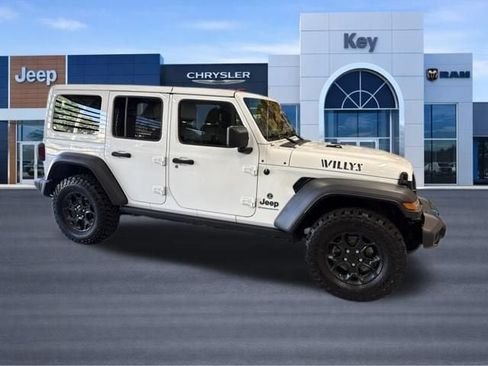 Used 2023 Jeep Wrangler Unlimited w/ Cold Weather Group AWD/4WD image 10