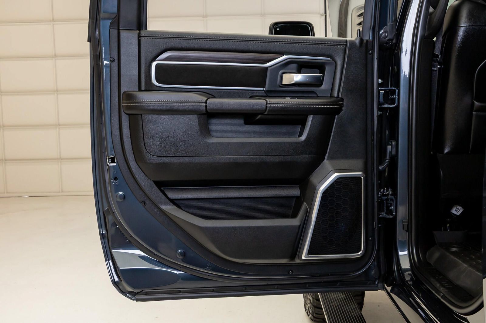 Used 2025 RAM 2500 Laramie w/ Night Edition AWD/4WD image 45