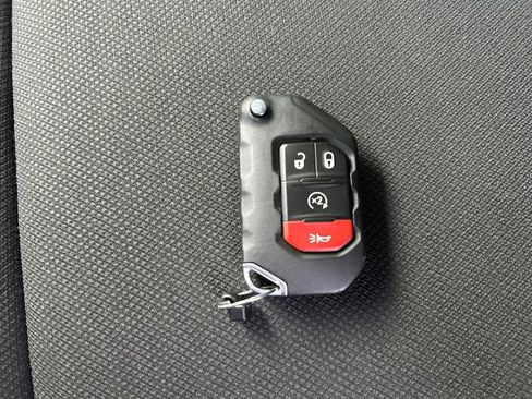 Used 2021 Jeep Gladiator Willys image 33