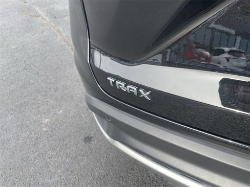 Used 2025 Chevrolet Trax LT w/ Driver Confidence Package image 7