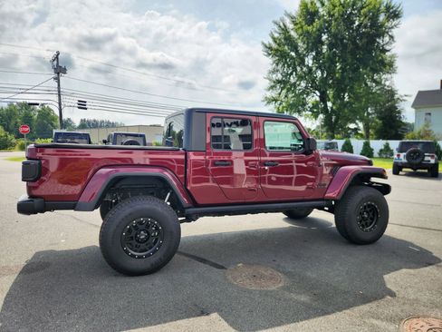 Used 2021 Jeep Gladiator Sport image 18