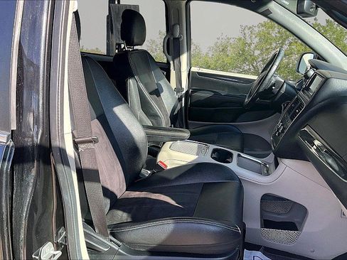 Used 2020 Dodge Grand Caravan SXT image 28