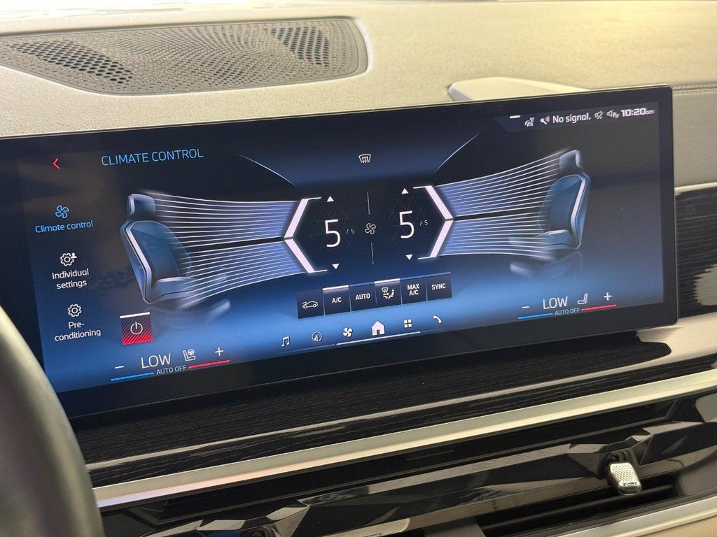 Used 2025 BMW X7 M60i AWD/4WD image 29