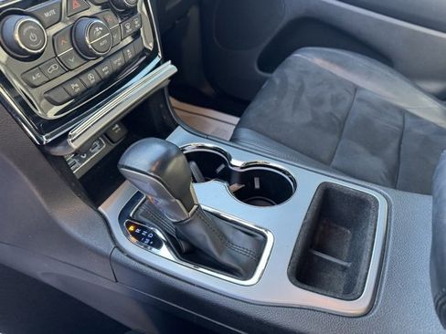 Used 2022 Jeep Grand Cherokee Laredo X image 20