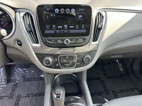 Used 2017 Chevrolet Malibu LT w/ Driver Confidence Package image 24