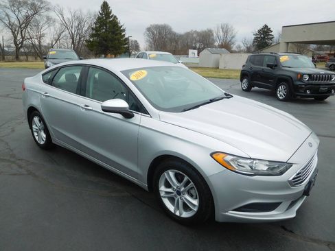 Used 2018 Ford Fusion SE FWD image 4