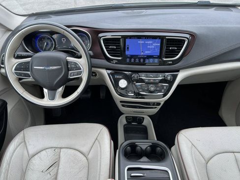 Used 2017 Chrysler Pacifica Limited FWD image 15