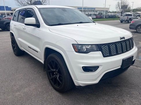 Used 2018 Jeep Grand Cherokee Altitude image 5