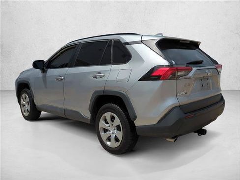 Used 2021 Toyota RAV4 LE FWD image 5