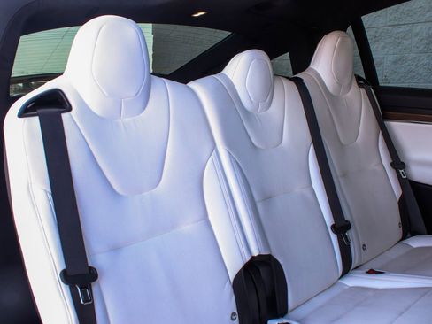 Used 2022 Tesla Model X image 34