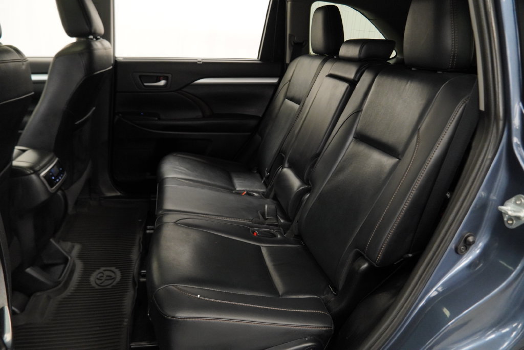 Used 2019 Toyota Highlander XLE AWD/4WD image 20