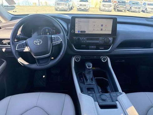 Used 2024 Toyota Grand Highlander XLE image 15