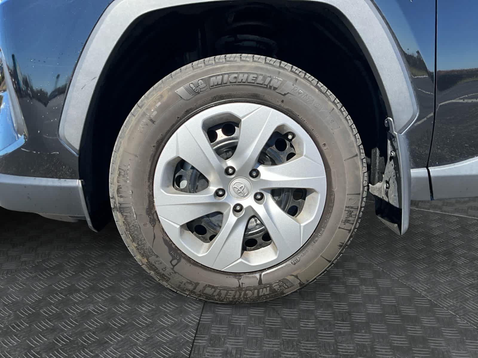 Used 2023 Toyota RAV4 LE AWD/4WD image 12