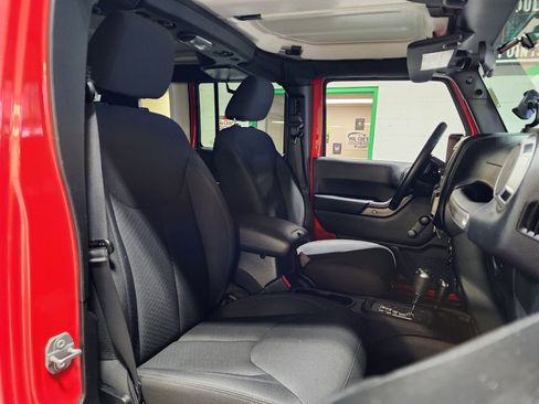 Used 2017 Jeep Wrangler Unlimited Sport w/ Connectivity Group image 24