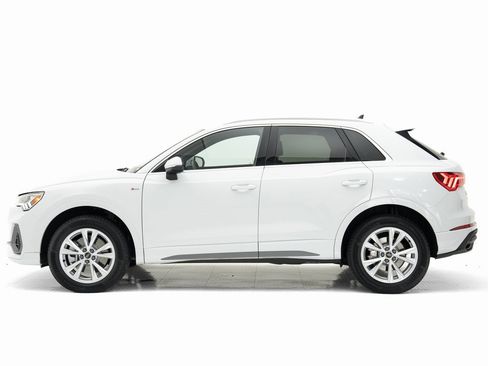 Certified 2025 Audi Q3 2.0T Premium Plus w/ Premium Plus Package image 29