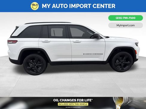 Used 2023 Jeep Grand Cherokee Altitude image 8