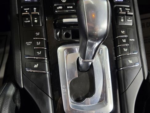 Used 2018 Porsche Cayenne Platinum Edition image 17