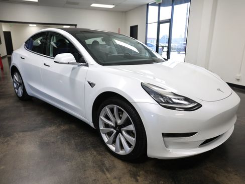 Used 2018 Tesla Model 3 Mid Range image 5