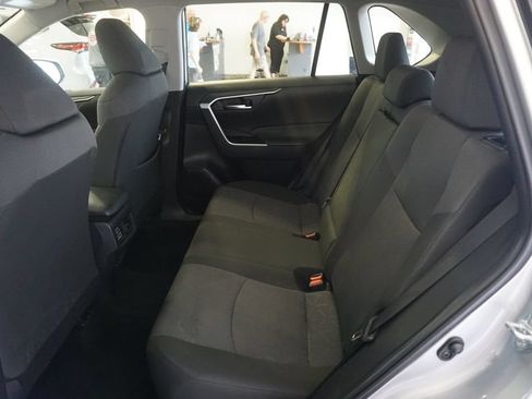 Used 2025 Toyota RAV4 XLE AWD/4WD image 18