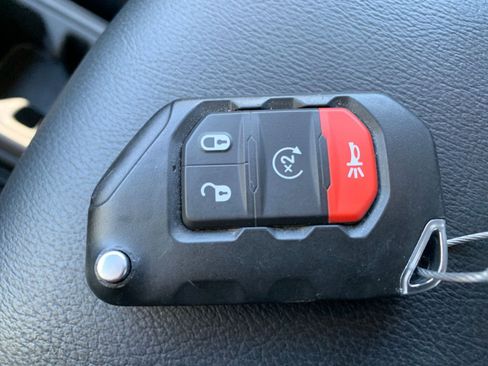 Used 2025 Jeep Wrangler Sahara image 22