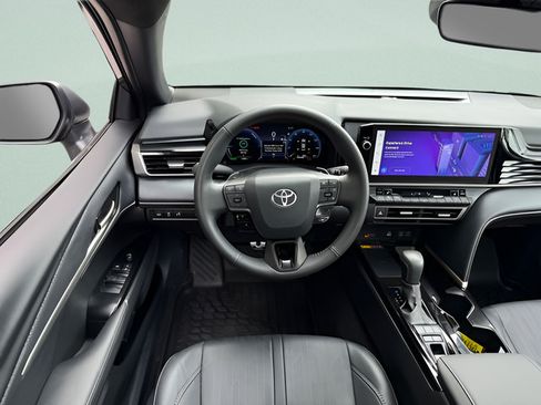 Used 2025 Toyota Camry XSE AWD/4WD image 7