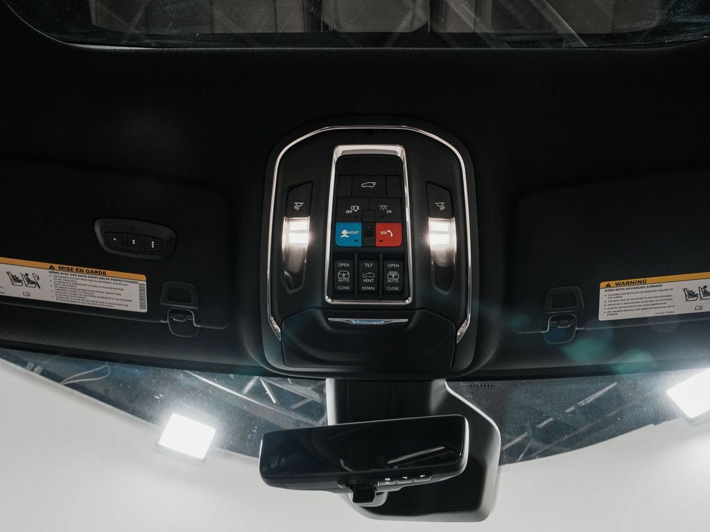 Used 2023 Jeep Grand Cherokee L Limited w/ Luxury Tech Group II AWD/4WD image 41