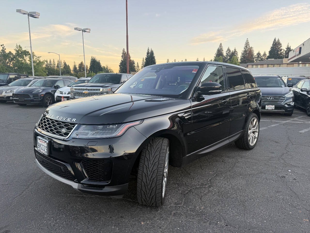 Used 2019 Land Rover Range Rover Sport SE AWD/4WD image 4