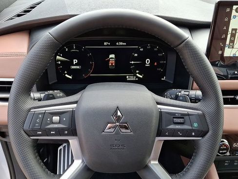 New 2025 Mitsubishi Outlander SEL image 14