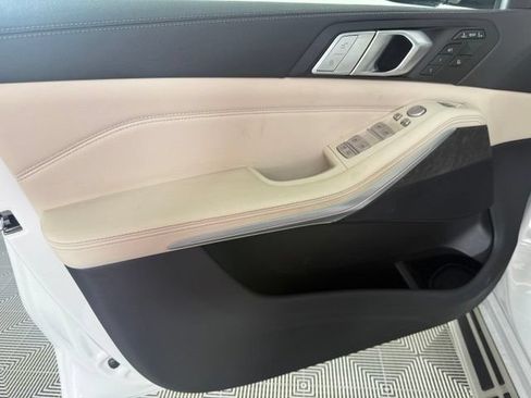 Used 2022 BMW X7 xDrive40i w/ Premium Package AWD/4WD image 34