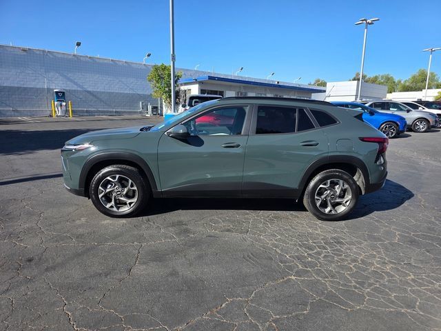 Used 2025 Chevrolet Trax LT FWD image 4