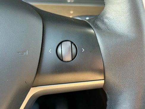 Used 2024 Tesla Model Y 2WD image 30