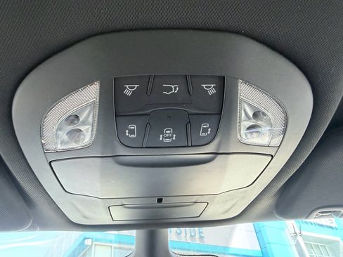 Used 2025 Chrysler Pacifica Select FWD image 17