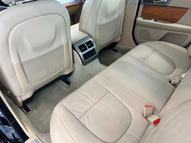 Used 2010 Jaguar XF Luxury RWD image 27