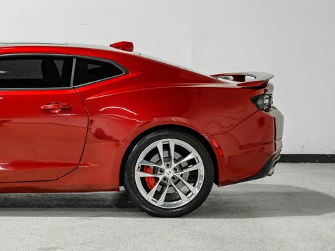 Used 2021 Chevrolet Camaro SS w/ Wild Cherry Design Package 2 RWD image 11