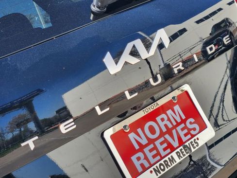 Used 2025 Kia Telluride LX FWD image 7
