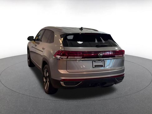 Used 2025 Volkswagen Atlas Cross Sport SE image 12