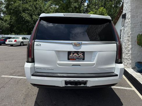Used 2018 Cadillac Escalade ESV Luxury RWD image 4