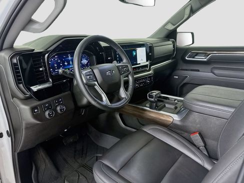Used 2025 Chevrolet Silverado 1500 RST w/ Dark Appearance Package AWD/4WD image 10