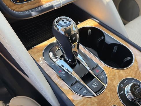 Used 2023 Bentley Bentayga Plug-In Hybrid AWD/4WD image 13