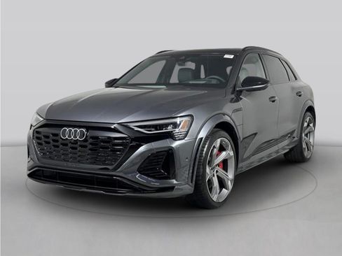 Used 2024 Audi SQ8 Prestige AWD/4WD image 2