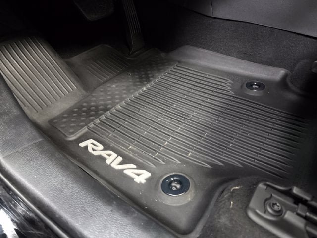 Used 2021 Toyota RAV4 XLE Premium AWD/4WD image 32
